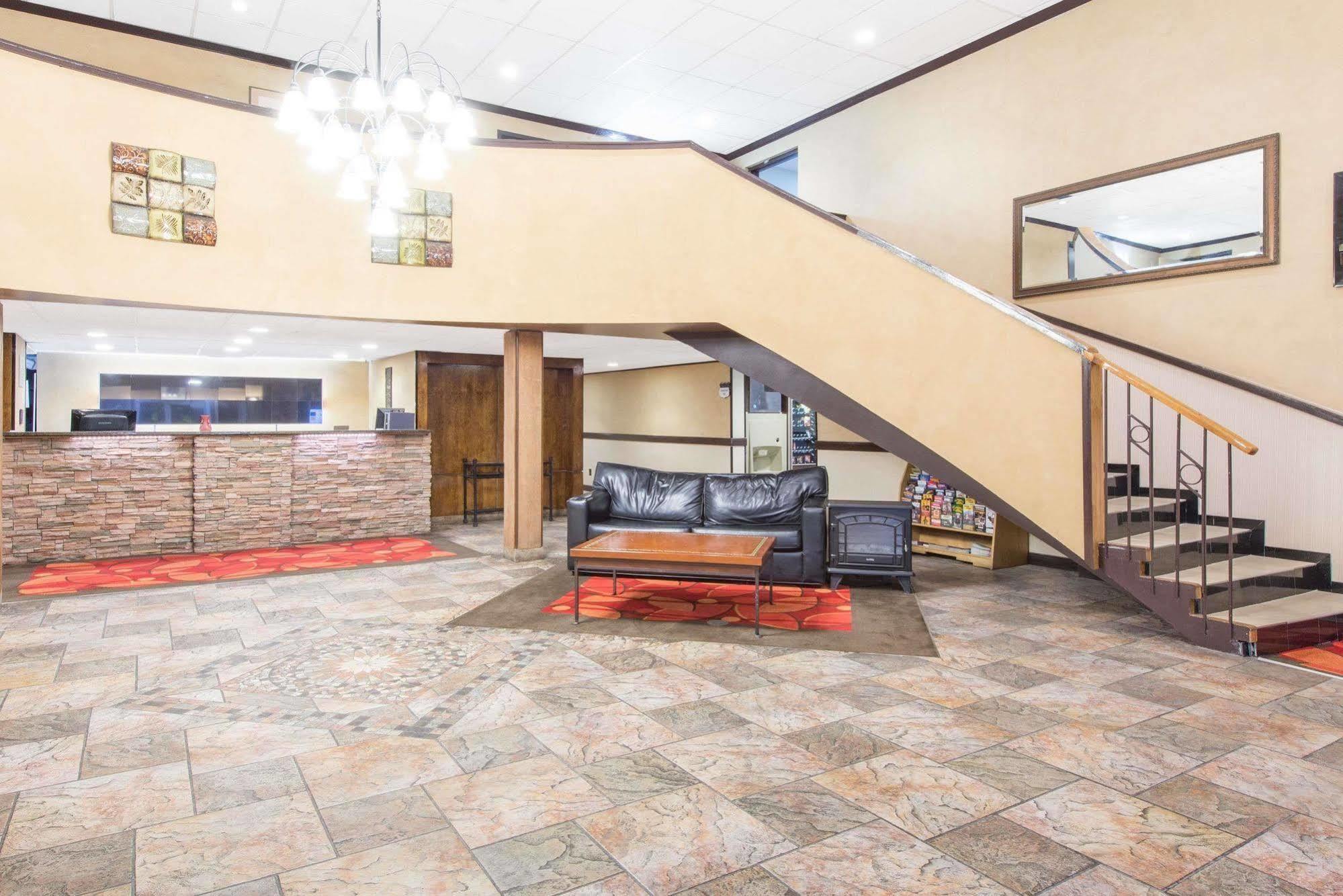 ホテル Ramada By Wyndham Albuquerque East エクステリア 写真