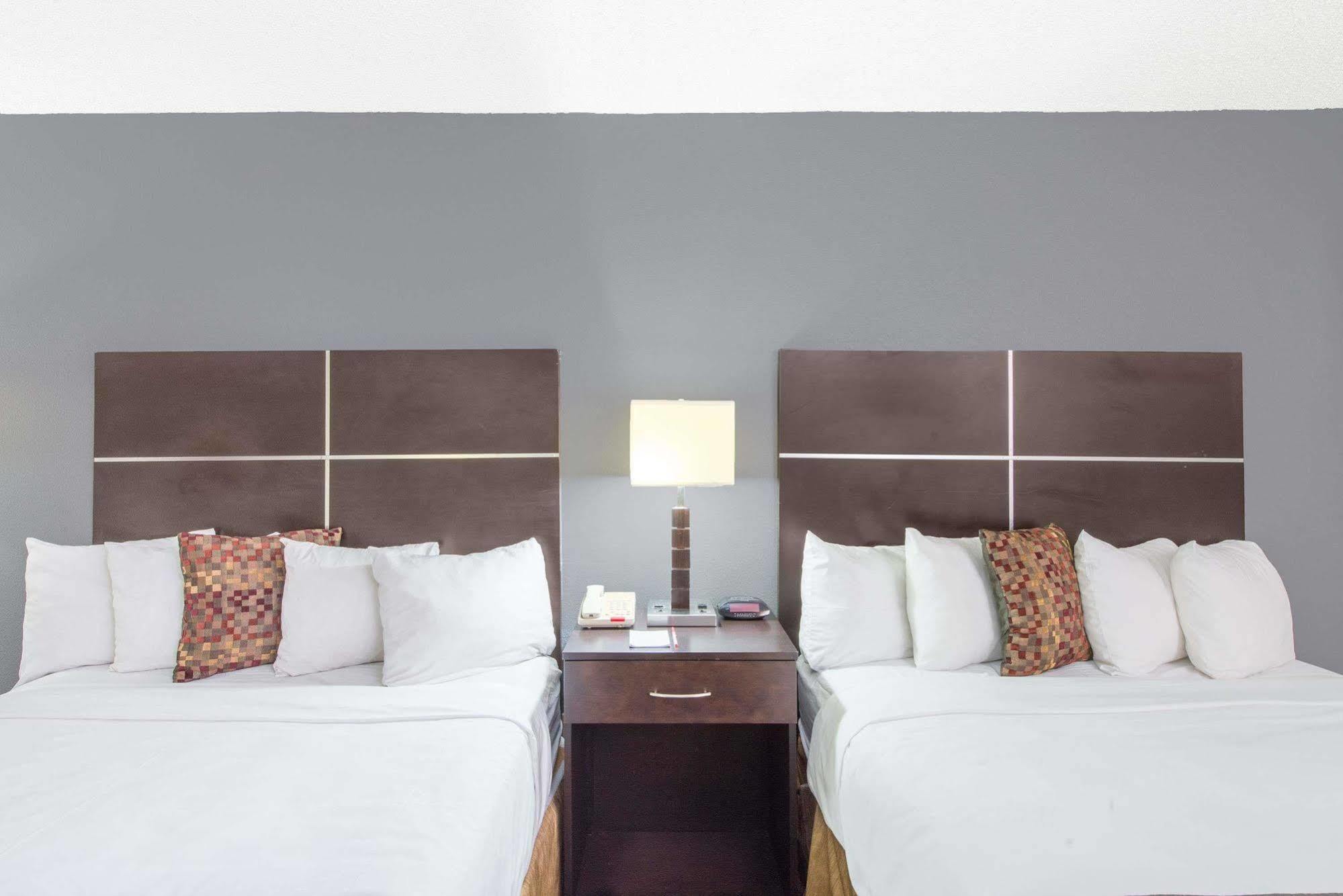 ホテル Ramada By Wyndham Albuquerque East エクステリア 写真