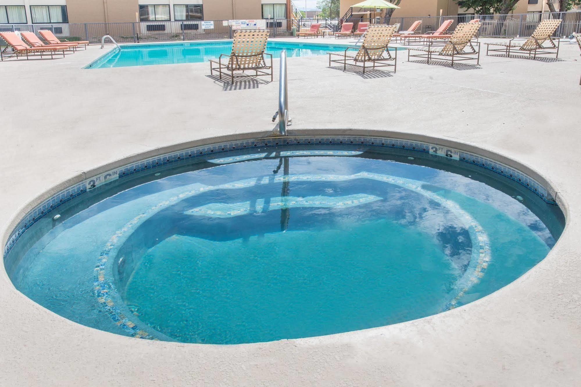 ホテル Ramada By Wyndham Albuquerque East エクステリア 写真